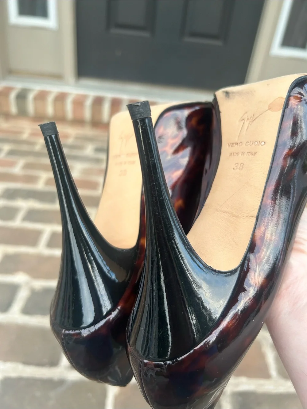 Giuseppe Zanotti sleek patent